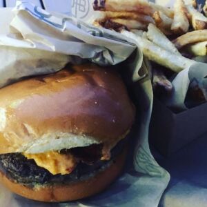 Southern Burger - D-Luxe Burger